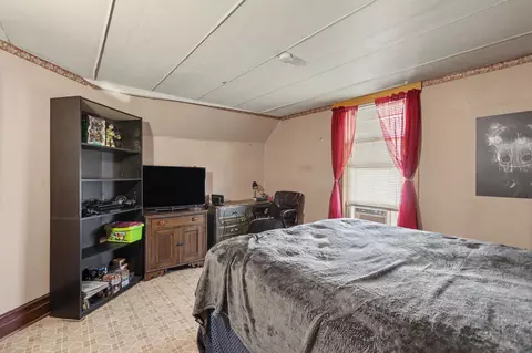 Bedroom - 1 E Main St, Walnut Bottom, PA 17266 photo 2 of 5