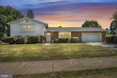 306 Elmwood Ave, Mechanicsburg, PA 17055