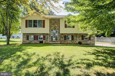 216 Hickory Ln, Shippensburg, PA 17257