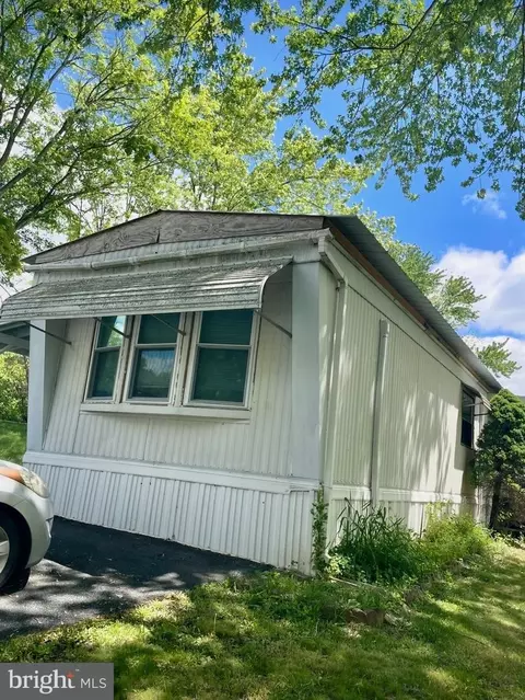 6 Buttonwood Ln, Carlisle, PA 17015
