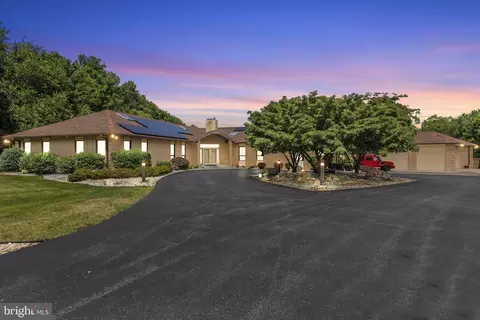 253 Brindle Rd, Mechanicsburg, PA 17050