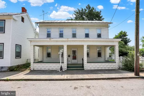 14 Chestnut St, Newville, PA 17241