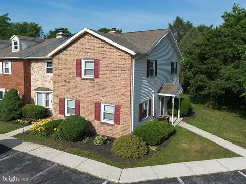 1147 Nanroc Dr, Mechanicsburg, PA 17055