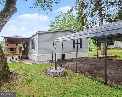 22 Magnolia Ln, Carlisle, PA 17015