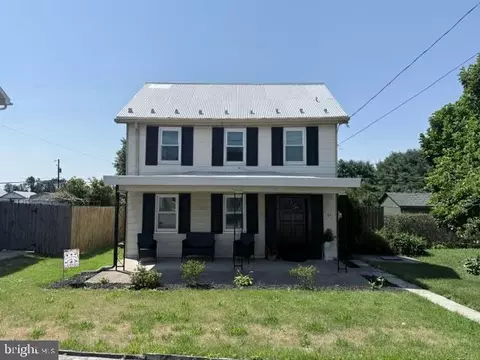 61 W Main St, New Kingstown, PA 17072