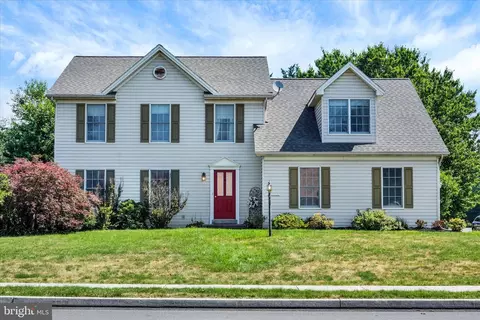 1153 Fleming Dr, Mechanicsburg, PA 17055