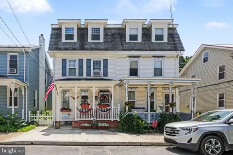 32 Parsonage St, Newville, PA 17241