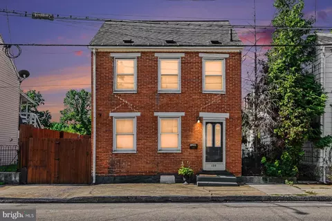 120 E North St, Carlisle, PA 17013