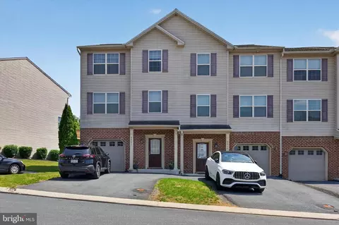 6421 Creekbend Dr, Mechanicsburg, PA 17050