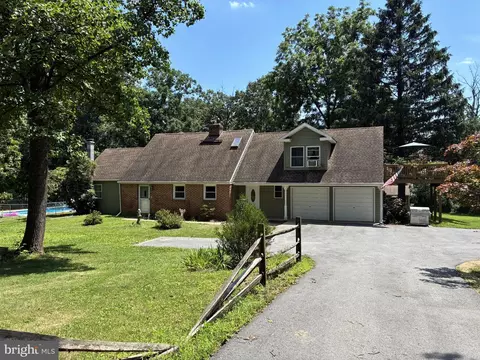65 Sunnyside Dr, Carlisle, PA 17015