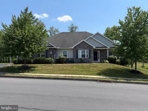 807 Genevieve Dr, Mechanicsburg, PA 17055