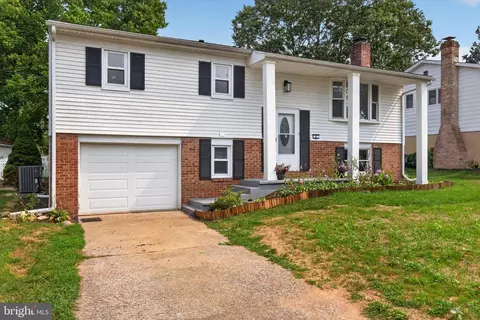 2 Palmer Dr, Camp Hill, PA 17011
