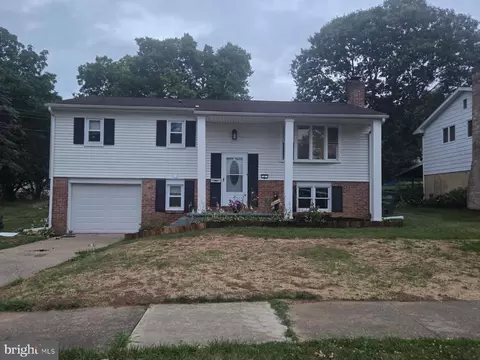 2 Palmer Dr, Camp Hill, PA 17011