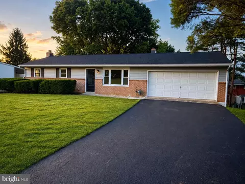 5013 Lenker St, Mechanicsburg, PA 17050