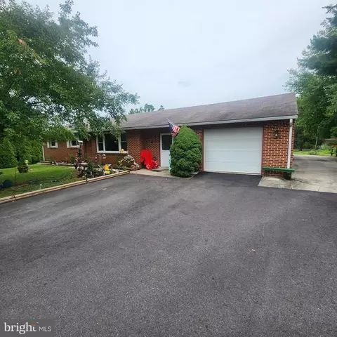 493 Criswell Dr, Boiling Springs, PA 17007
