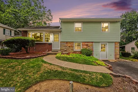 127 Henry Rd, Enola, PA 17025