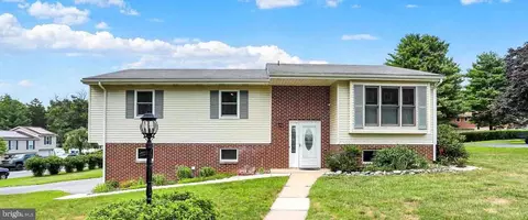 61 Sheraton Dr, Carlisle, PA 17013