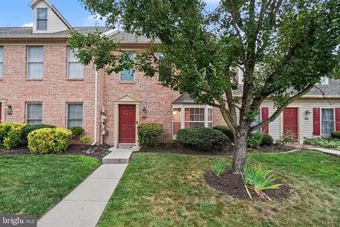 1233 Timber View Dr, Mechanicsburg, PA 17050