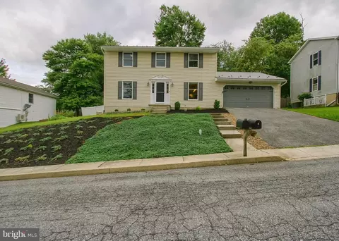 3 Liberty Dr, Mount Holly Springs, PA 17065