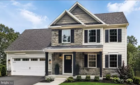 2 Stream Dr, Carlisle, PA 17013