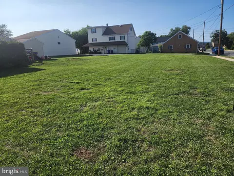 N Race Street, Mechanicsburg, PA 17055