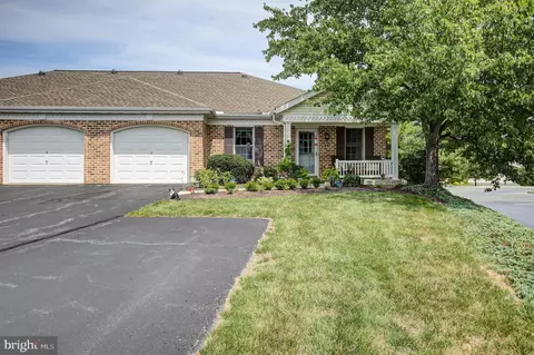 2 Redbud Dr, Mechanicsburg, PA 17050