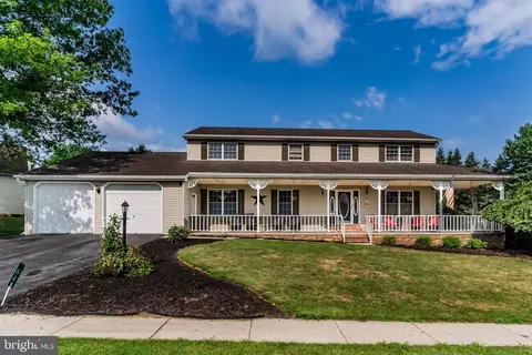 64 S Pin Oak Dr, Boiling Springs, PA 17007