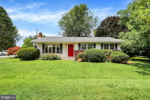 1 E Woodland Dr, Mechanicsburg, PA 17055