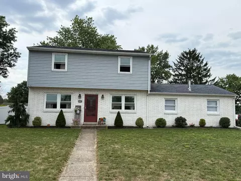 1924 Esther Dr, Carlisle, PA 17013