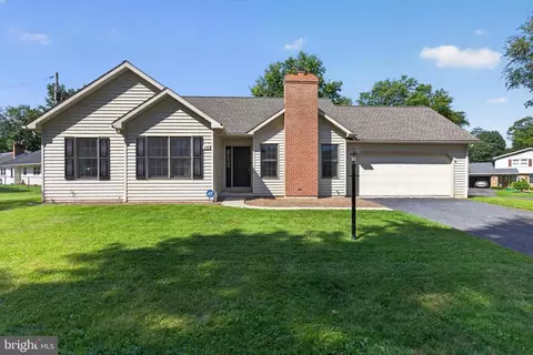 530 Fairway Dr, Camp Hill, PA 17011