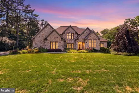 1945 Monterey Dr, Mechanicsburg, PA 17050