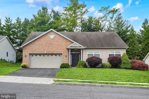 4033 Caissons Ct, Enola, PA 17025