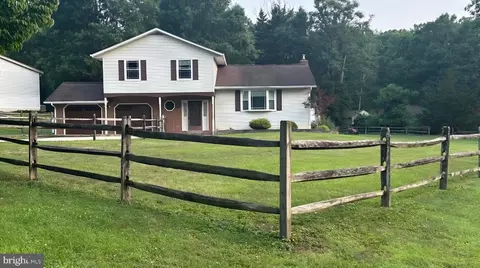 1142 Petersburg Rd, Boiling Springs, PA 17007