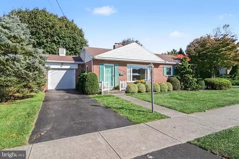 209 S Broad St, Mechanicsburg, PA 17055