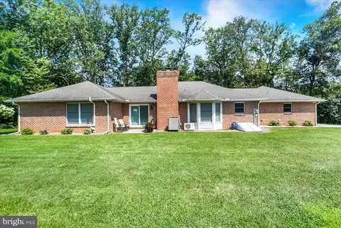 1 Downing St, Carlisle, PA 17013