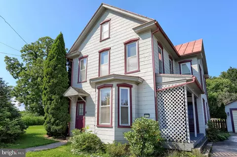 402 S Penn St, Shippensburg, PA 17257