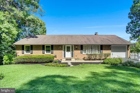 12 Eastwood Dr, Carlisle, PA 17015