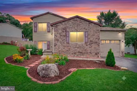 16 Yankee Dr, Mount Holly Springs, PA 17065