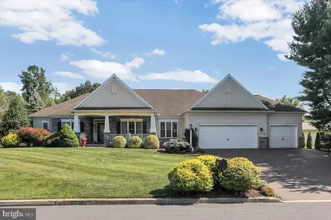 13 Springdale Way, Mechanicsburg, PA 17050