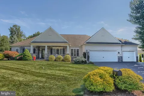 13 Springdale Way, Mechanicsburg, PA 17050