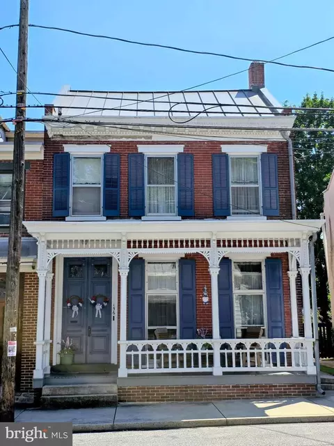 156 W South St, Carlisle, PA 17013