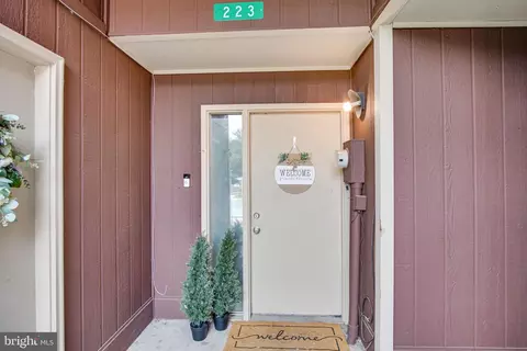 223 Lee Ct, Enola, PA 17025