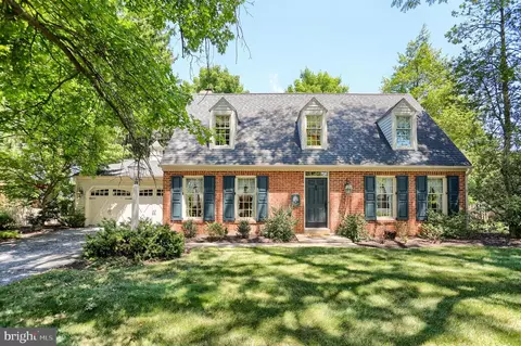 6105 Westover Dr, Mechanicsburg, PA 17050