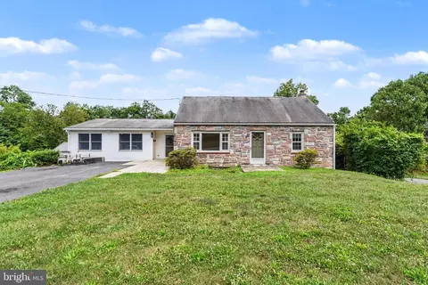 922 Valley Rd, Enola, PA 17025