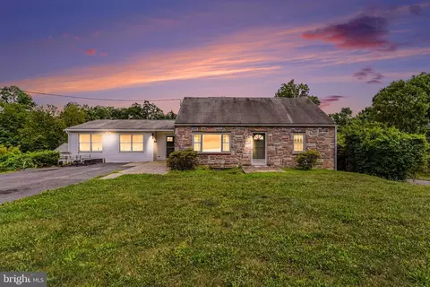 922 Valley Rd, Enola, PA 17025