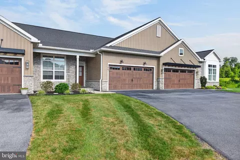766 Aurora Dr, Mechanicsburg, PA 17055