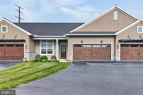 766 Aurora Dr, Mechanicsburg, PA 17055