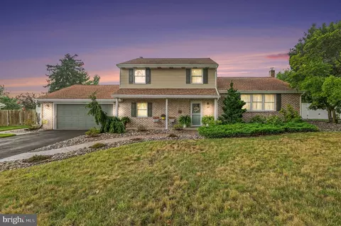 1103 Copper Creek Dr, Mechanicsburg, PA 17050