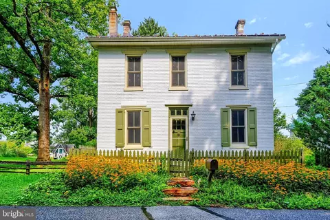 113 Race St, Boiling Springs, PA 17007