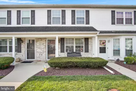 7 Southpoint Dr, Mechanicsburg, PA 17055
